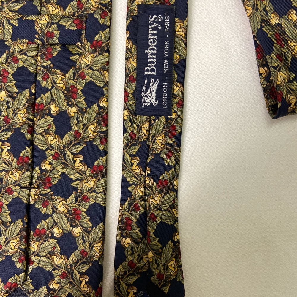 Burberry’s men’s tie - Picture 3 of 4